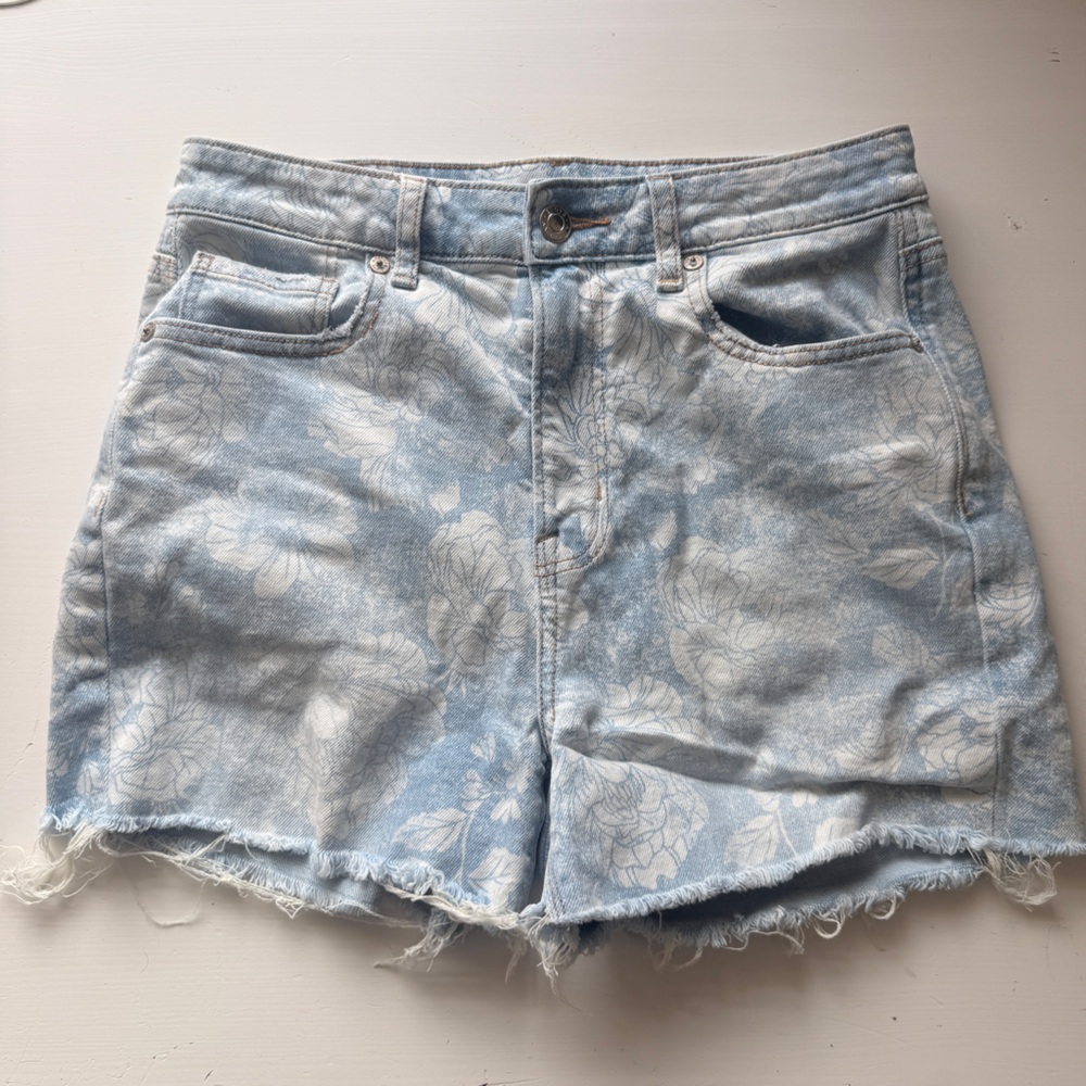 American Eagle Outfitters Light Blue Floral Jean Shorts size 4
